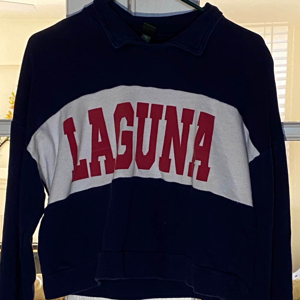 Laguna dark blue collared long sleeve pullover